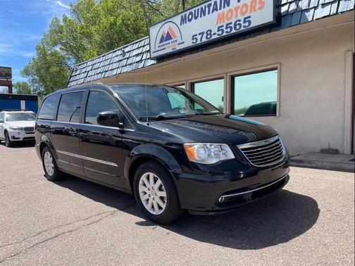 Brilliant Black Crystal Pearlcoat 2014 Chrysler Town & Country Touring
