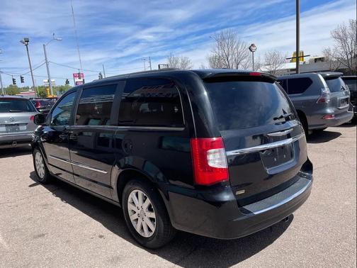 Brilliant Black Crystal Pearlcoat 2014 Chrysler Town & Country Touring