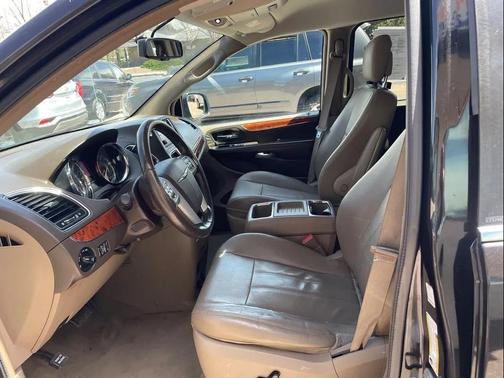 Brilliant Black Crystal Pearlcoat 2014 Chrysler Town & Country Touring