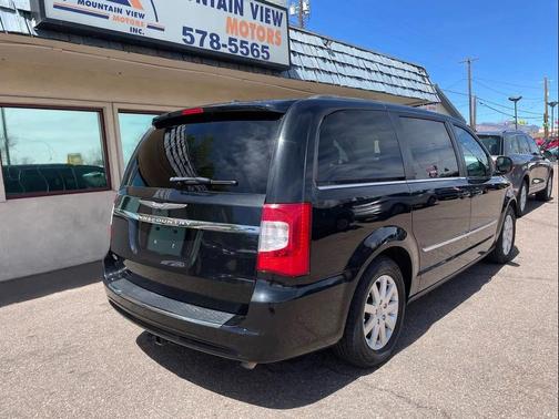 Brilliant Black Crystal Pearlcoat 2014 Chrysler Town & Country Touring