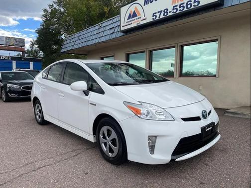 White 2015 Toyota Prius Two