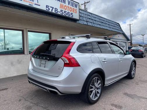 2016 Volvo V60 Cross Country T5