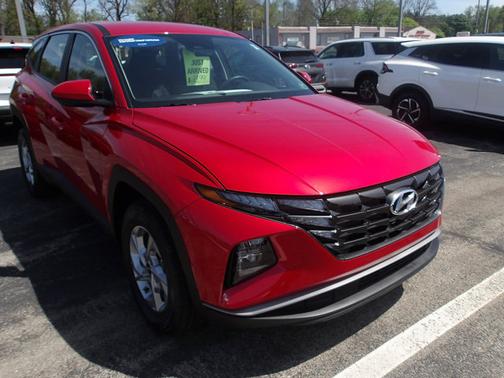 Red 2023 Hyundai TUCSON SE