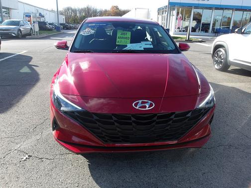 2022 Hyundai ELANTRA SEL