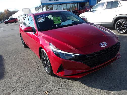 2022 Hyundai ELANTRA SEL