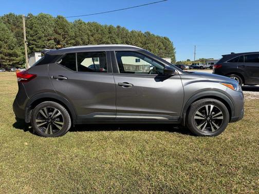 2019 Nissan Kicks SR