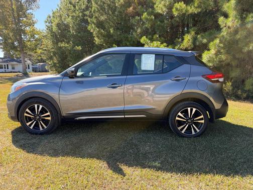 2019 Nissan Kicks SR