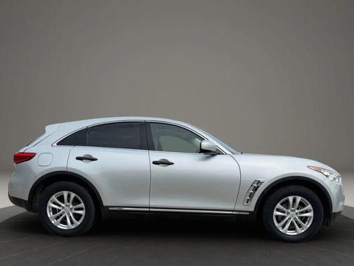 2017 INFINITI QX70 Base