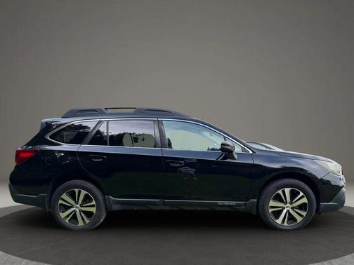 Crystal Black Silica 2018 Subaru Outback 3.6R Limited