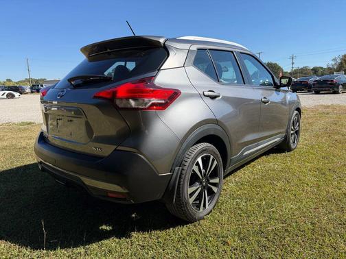 Gun Metallic 2019 Nissan Kicks SR
