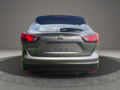 Gun Metallic 2018 Nissan Rogue Sport S