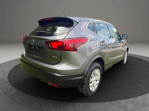 Gun Metallic 2018 Nissan Rogue Sport S