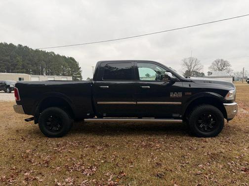 2018 RAM 2500 Laramie Crew Cab 4x4 6'4' Box