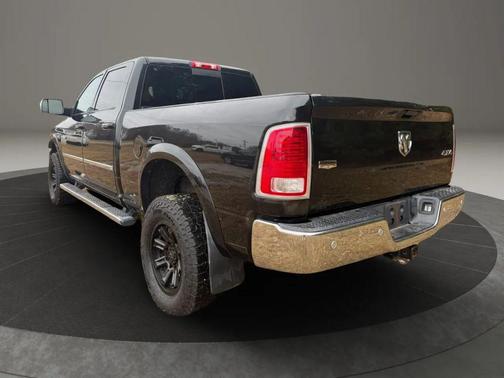 2018 RAM 2500 Laramie Crew Cab 4x4 6'4' Box