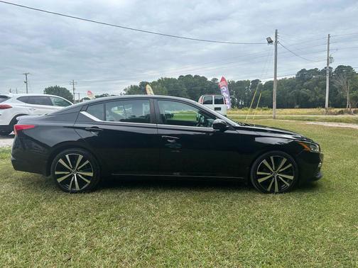 2020 Nissan Altima SR FWD