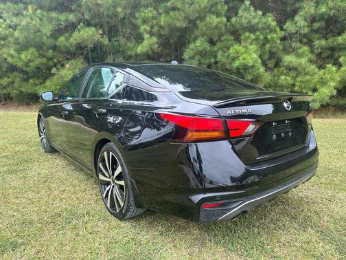 2020 Nissan Altima SR FWD