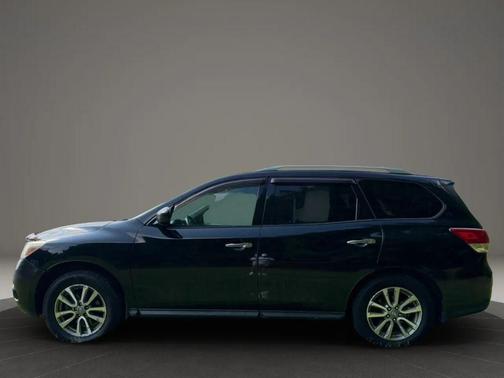 Black 2013 Nissan Pathfinder SV