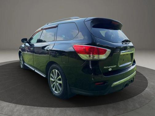 Black 2013 Nissan Pathfinder SV