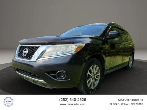 Black 2013 Nissan Pathfinder SV