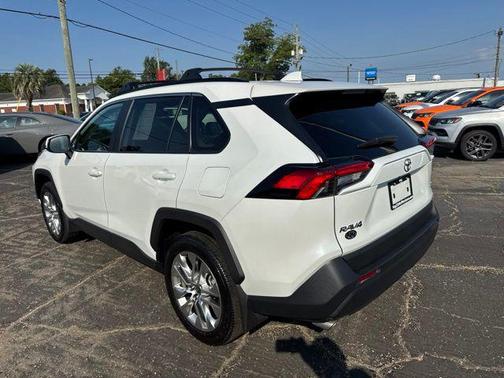 Pearl 2025 Toyota RAV4 XLE Premium