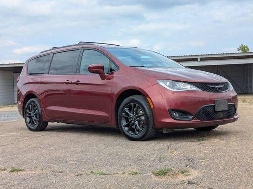 Velvet Red Pearlcoat 2020 Chrysler Pacifica L