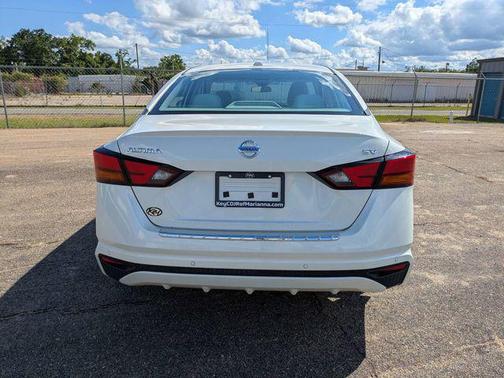 Pearl White Tricoat 2022 Nissan Altima 2.5 SV