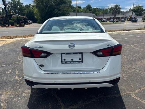 Pearl White Tricoat 2022 Nissan Altima 2.5 SV