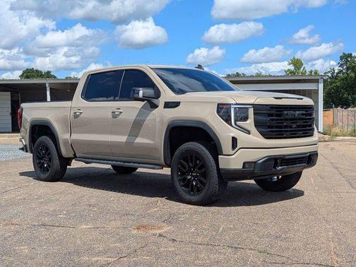 Desert Sand Metallic 2022 GMC Sierra 1500 Elevation