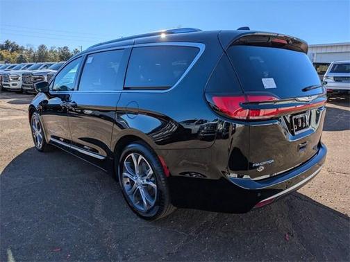 2026 Chrysler Pacifica L