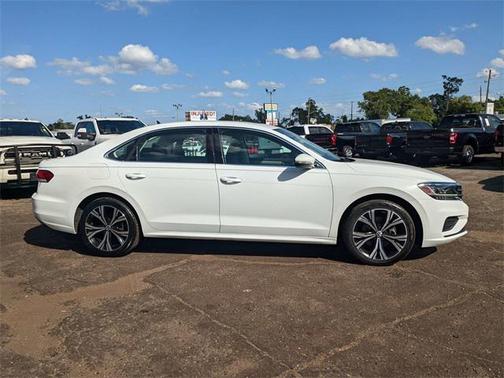 2022 Volkswagen Passat 2.0T SE