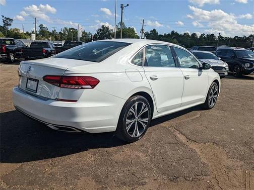 2022 Volkswagen Passat 2.0T SE