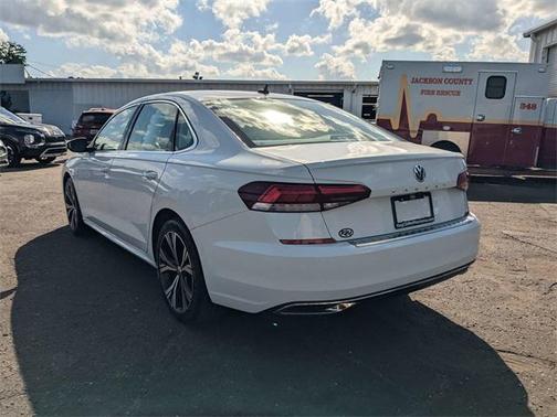 2022 Volkswagen Passat 2.0T SE