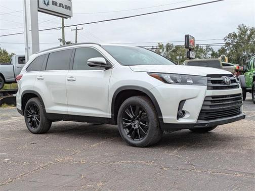 2019 Toyota Highlander SE