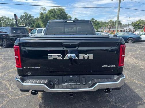 Diamond Black Crystal Pearlcoat 2026 RAM 1500 Limited