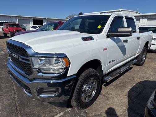 2022 RAM 2500 Tradesman Crew Cab 4x4 6'4' Box