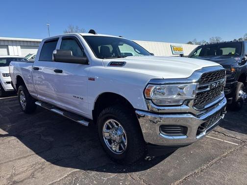 2022 RAM 2500 Tradesman Crew Cab 4x4 6'4' Box