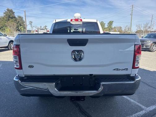 2022 RAM 2500 Tradesman Crew Cab 4x4 6'4' Box