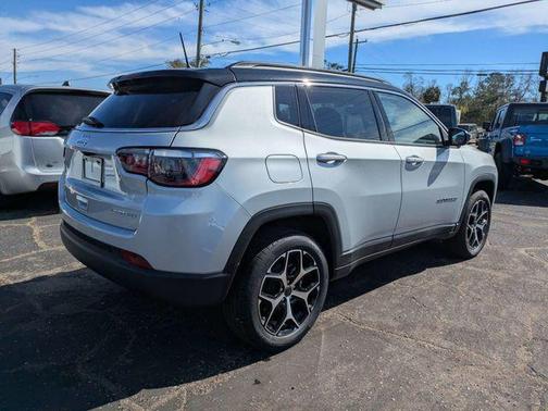 Silver Zynith Metallic Clearcoat 2026 Jeep Compass Limited