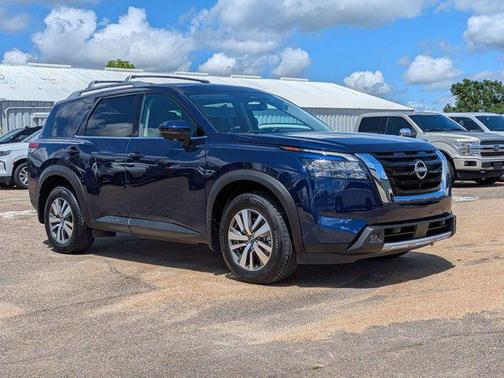 Deep Ocean Blue Pearl 2025 Nissan Pathfinder SL FWD