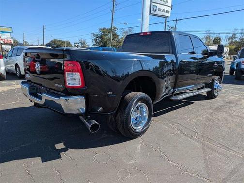 2022 RAM 3500 Tradesman Crew Cab 4x4 8' Box