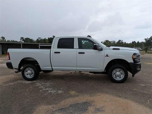 2024 RAM 2500 Tradesman Crew Cab 4x4 6'4' Box