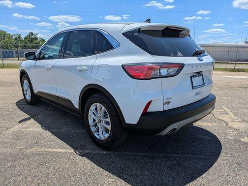 Oxford White 2020 Ford Escape SE