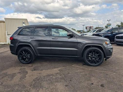 Granite Crystal Metallic Clearcoat 2018 Jeep Grand Cherokee Altitude