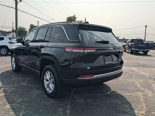 2025 Jeep Grand Cherokee Laredo