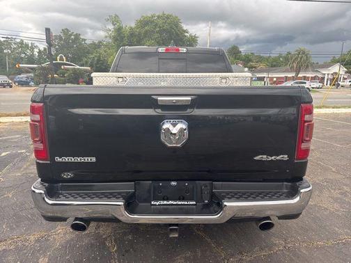 Diamond Black Crystal Pearlcoat 2019 RAM 1500 Laramie