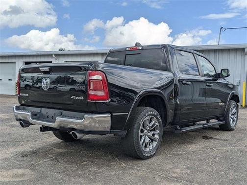Diamond Black Crystal Pearlcoat 2019 RAM 1500 Laramie