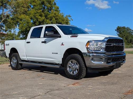 2022 RAM 2500 Tradesman Crew Cab 4x4 6'4' Box