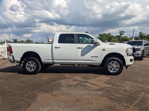 2023 RAM 2500 Laramie Crew Cab 4x4 6'4' Box