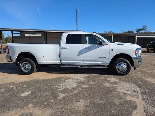 2022 RAM 3500 Big Horn Crew Cab 4x4 8' Box