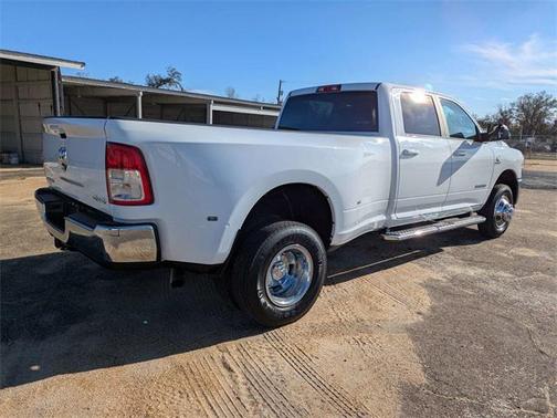 2022 RAM 3500 Big Horn Crew Cab 4x4 8' Box
